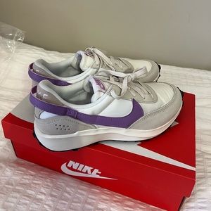 Women’s Nike Waffle Debut Sneakers Size 8.5